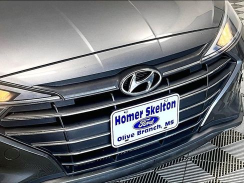 Used 2019 Hyundai Elantra SE image 29