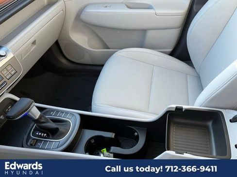 New 2025 Hyundai Kona SEL image 28