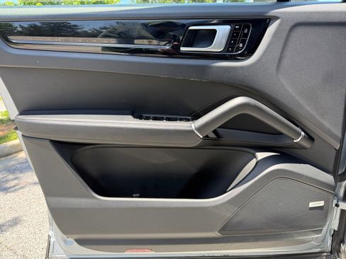 Used 2020 Porsche Cayenne AWD/4WD image 43