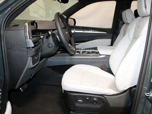 New 2026 Cadillac Escalade V image 4