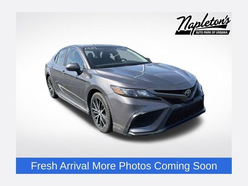 Used 2021 Toyota Camry SE w/ Carpet Mat Package (TMS) image 1