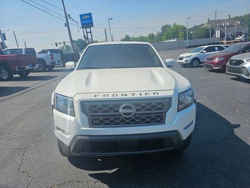 Used 2024 Nissan Frontier SV w/ SV Convenience Package RWD image 3