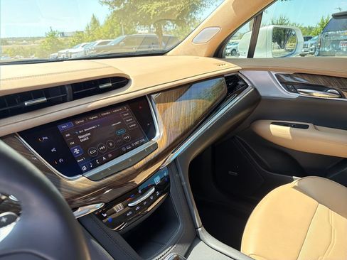 Used 2020 Cadillac XT6 Premium Luxury w/ Platinum Package AWD/4WD image 24