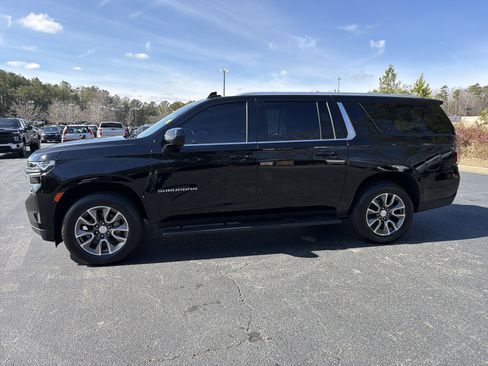Used 2022 Chevrolet Suburban LT image 8