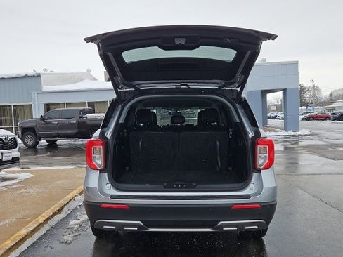 Used 2023 Ford Explorer XLT w/ Equipment Group 202A image 10