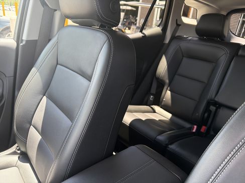 Used 2024 GMC Terrain SLT AWD/4WD image 48