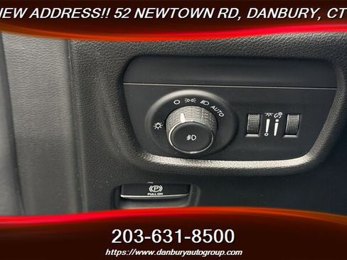 Used 2023 Jeep Grand Cherokee L Limited AWD/4WD image 16