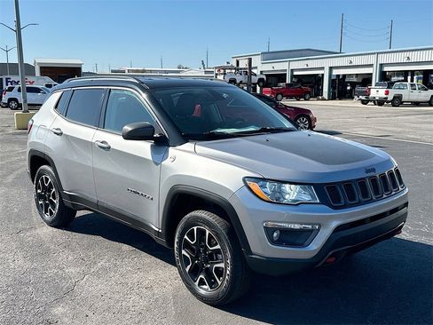 Used 2020 Jeep Compass Trailhawk image 3