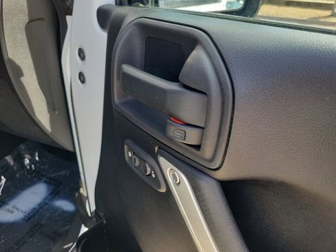Used 2012 Jeep Wrangler Rubicon w/ PWR Convenience Group image 31