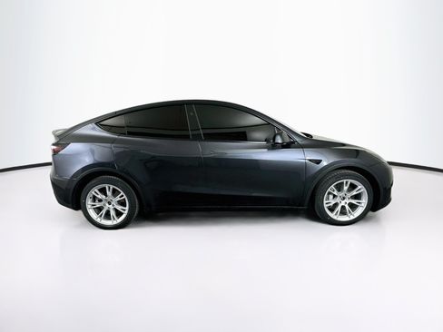 Used 2024 Tesla Model Y Long Range AWD/4WD image 10