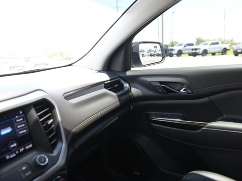 Used 2022 GMC Acadia AT4 w/ Technology Package AWD/4WD image 24