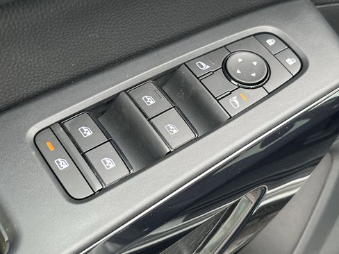 New 2025 Nissan Pathfinder SV w/ SV Premium Package image 20