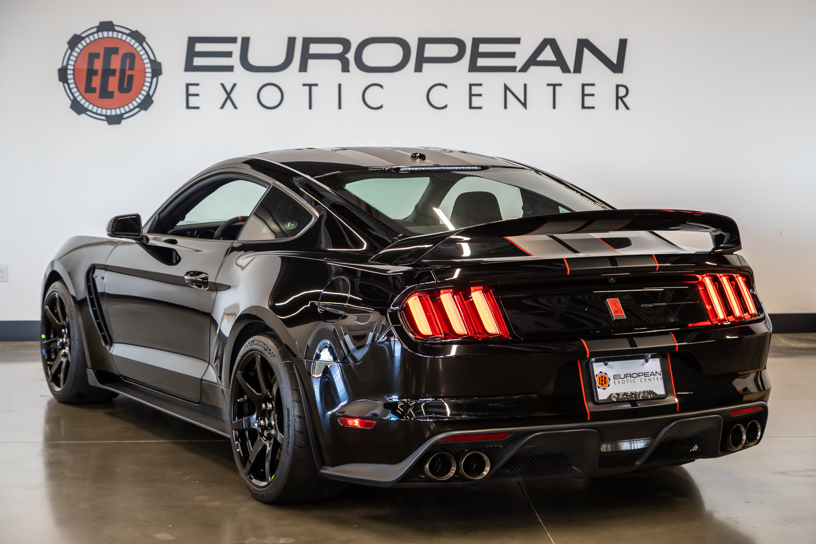 Used 2019 Ford Mustang Shelby GT350R w/ GT350R Equipment Group 920A RWD image 8