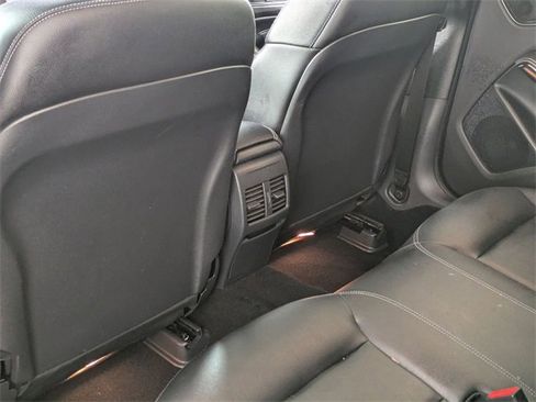 Used 2017 Mercedes-Benz GLA 250 4MATIC image 27