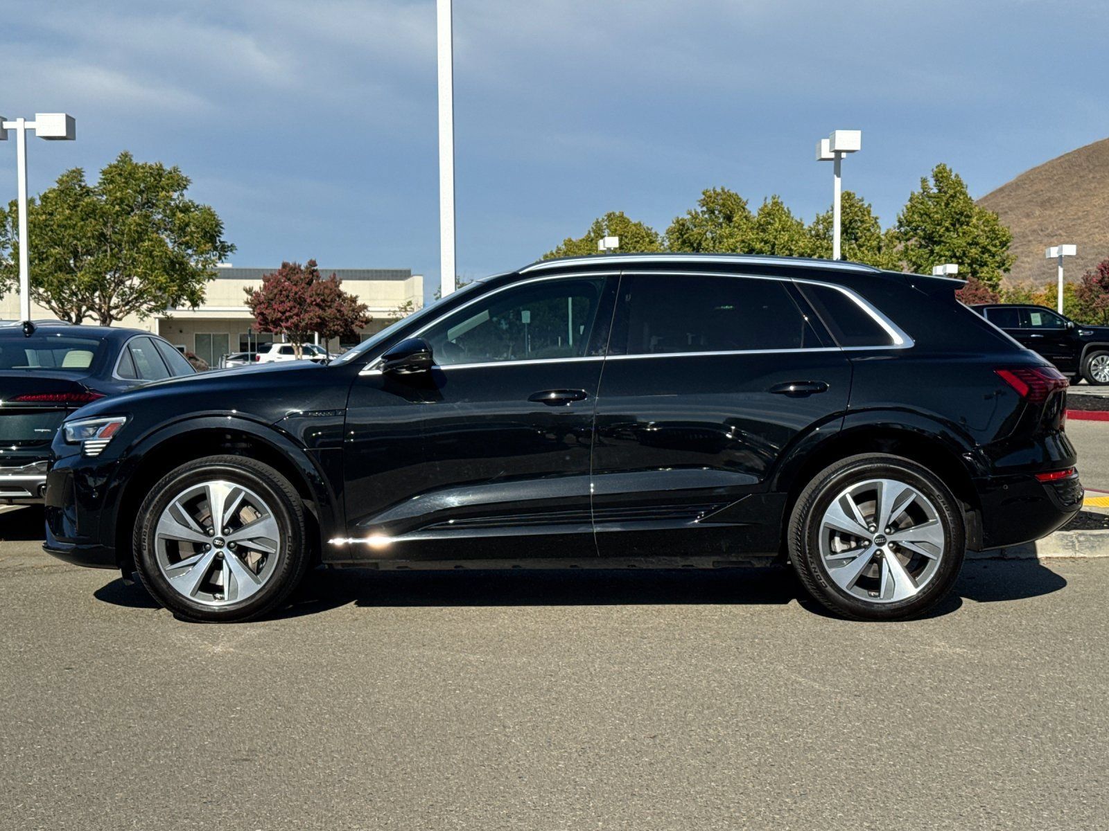 Used 2024 Audi Q8 e-tron Premium Plus w/ Premium Plus Package AWD/4WD image 3