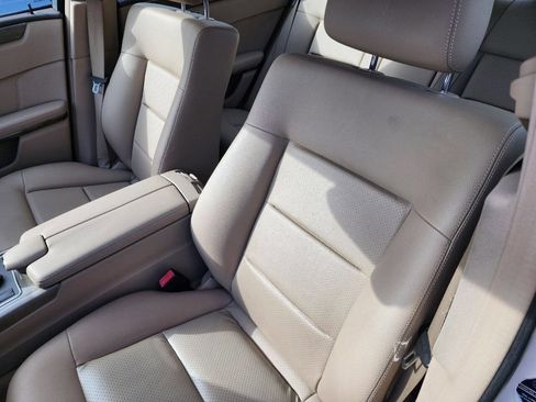 Used 2010 Mercedes-Benz E 350 Sedan image 19