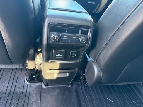 Used 2018 GMC Acadia SLT image 27