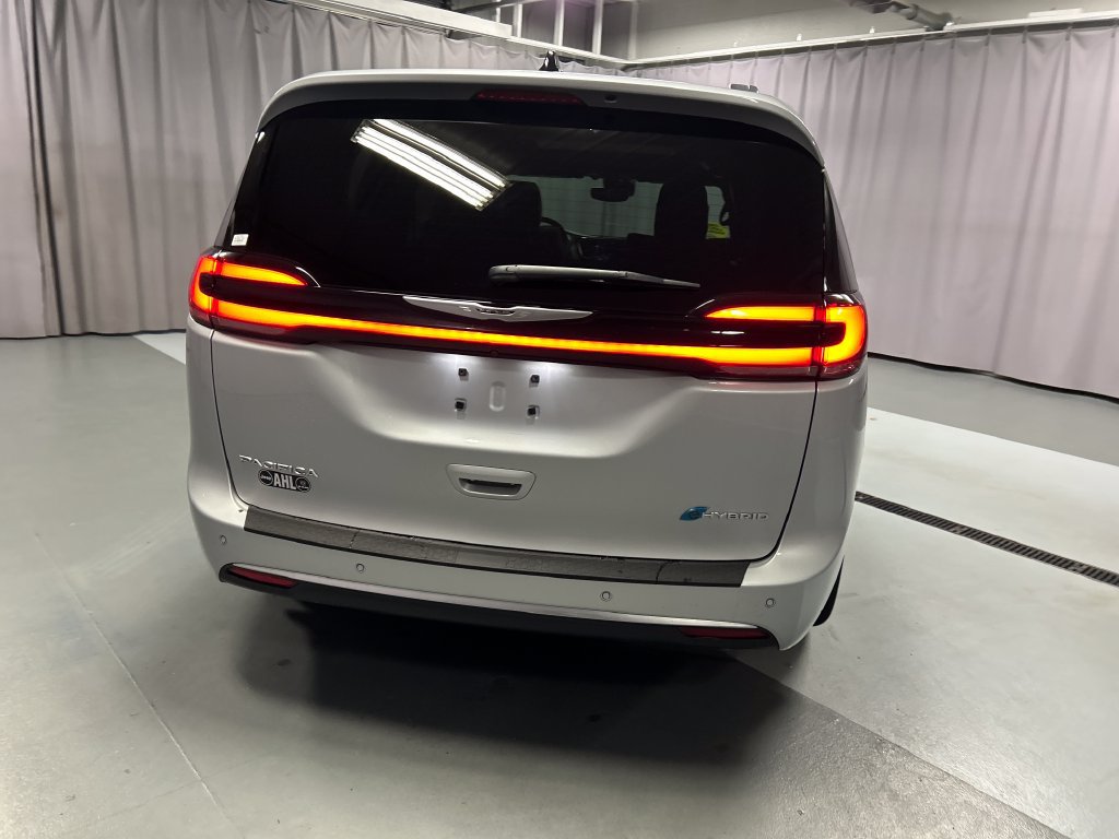 Used 2024 Chrysler Pacifica Pinnacle FWD image 6