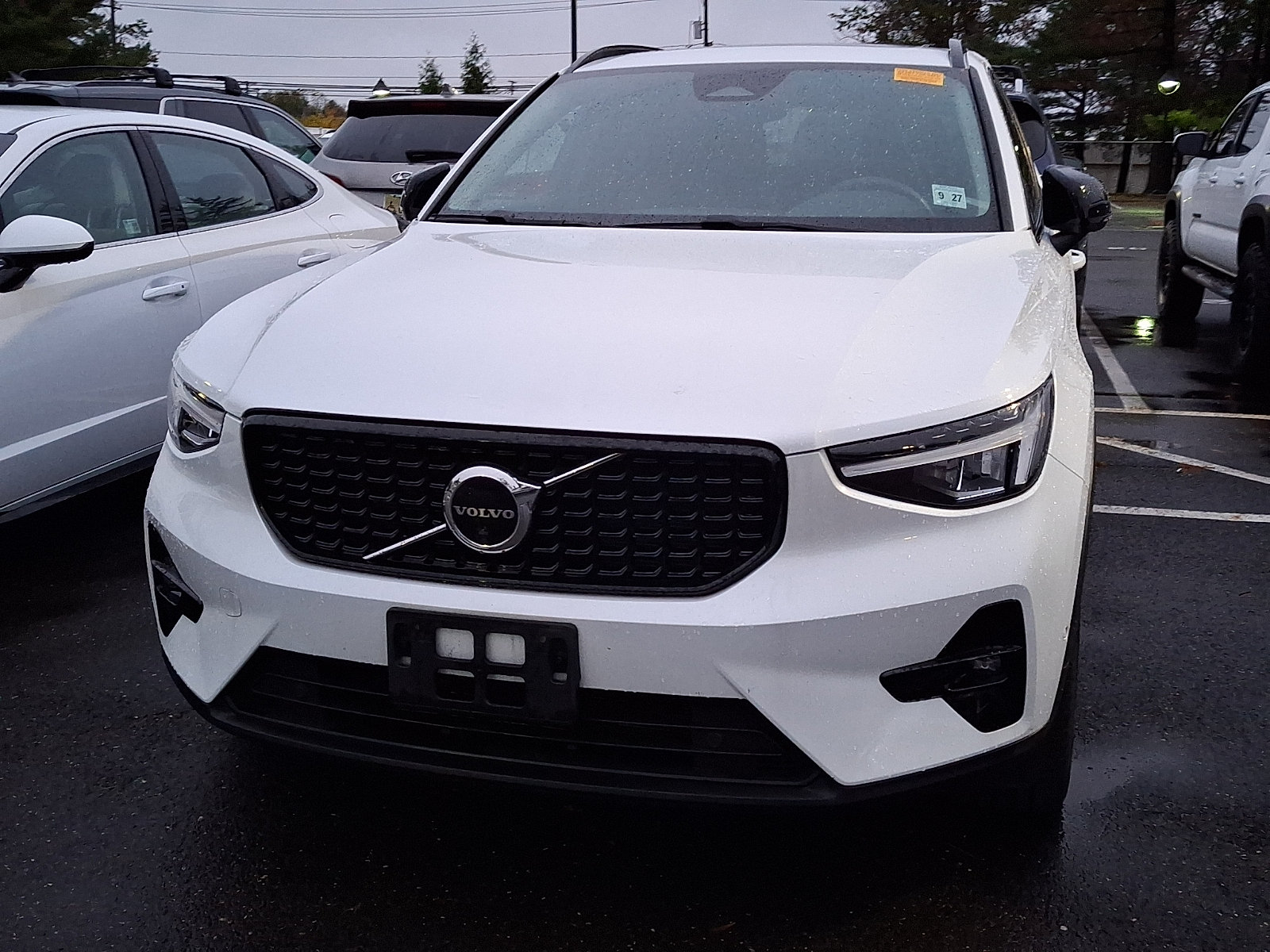 Used 2023 Volvo XC40 B5 Plus w/ Driver Assist Package AWD/4WD image 2