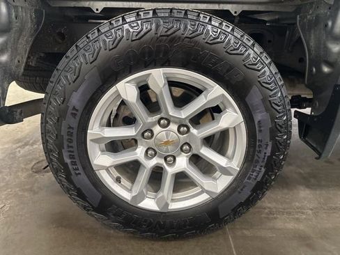 Used 2025 Chevrolet Silverado 1500 LT image 34