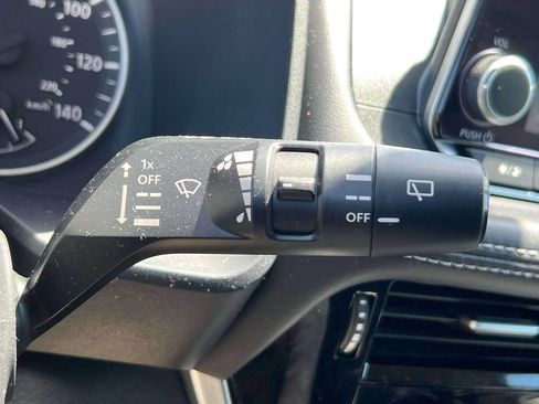 Used 2023 Nissan Rogue SV AWD/4WD image 23