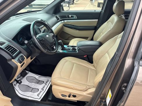 Used 2016 Ford Explorer XLT w/ Equipment Group 202A FWD image 11