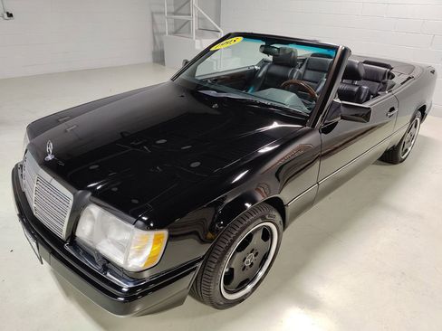 Used 1995 Mercedes-Benz E 320 Convertible image 33