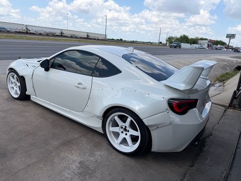 Used 2016 Scion FR-S RWD image 9