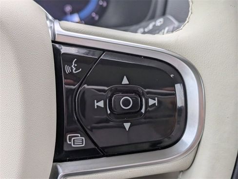 Used 2023 Volvo XC90 B6 Plus image 20