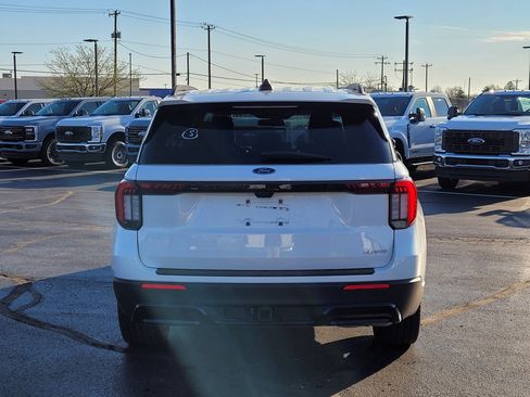 Used 2025 Ford Explorer ST-Line w/ ST-Line Street Pack image 5