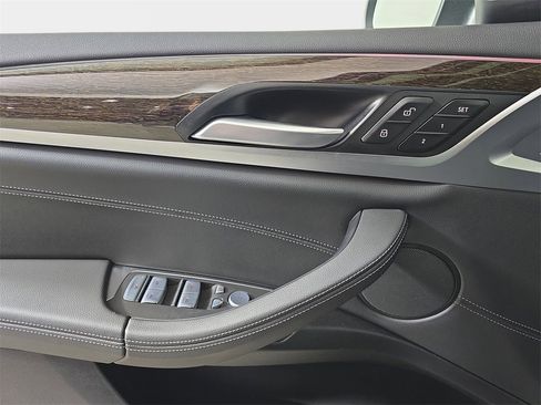 Certified 2023 BMW X4 xDrive30i w/ Premium Package image 28