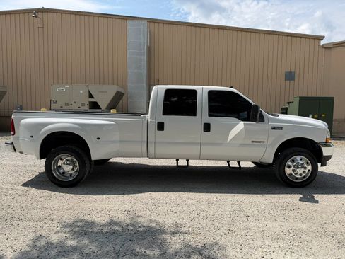 Used 2004 Ford F550 2WD Crew Cab Super Duty image 4