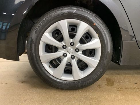 Used 2021 Toyota Corolla LE FWD image 36