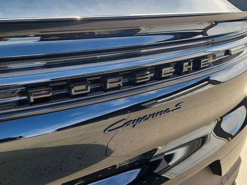 Used 2025 Porsche Cayenne S image 29
