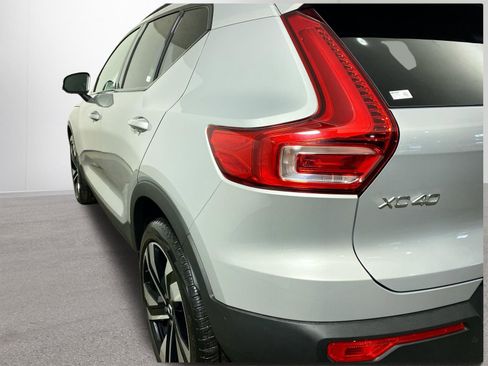 Used 2025 Volvo XC40 B5 Plus image 30
