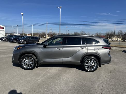 Used 2026 Toyota Highlander Limited image 8