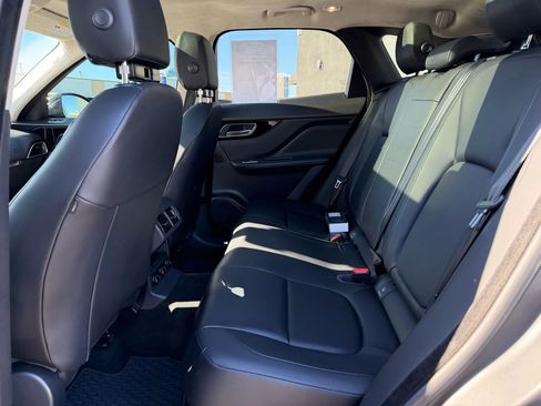 Used 2019 Jaguar F-PACE Premium image 13