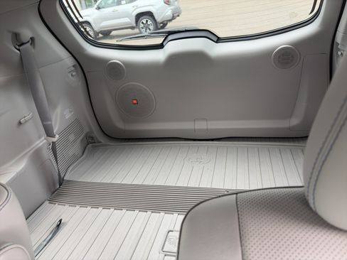 Used 2019 Toyota Highlander Limited Platinum AWD/4WD image 13