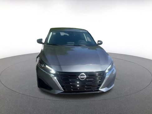 Used 2025 Nissan Altima 2.5 SV FWD image 4