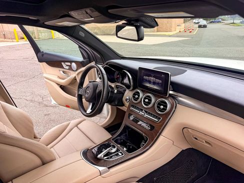 Used 2018 Mercedes-Benz GLC 300 4MATIC image 12