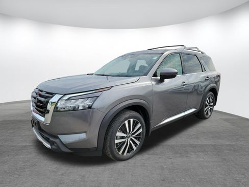 Used 2024 Nissan Pathfinder Platinum w/ Cargo Package FWD image 3