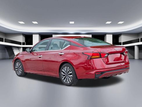 Used 2024 Nissan Altima 2.5 SV FWD image 4