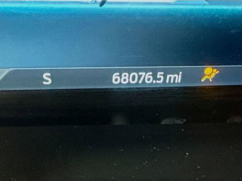 Used 2022 Ford F150 Lightning Lariat image 4