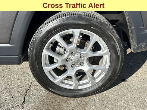 Used 2022 Jeep Compass Latitude AWD/4WD image 9