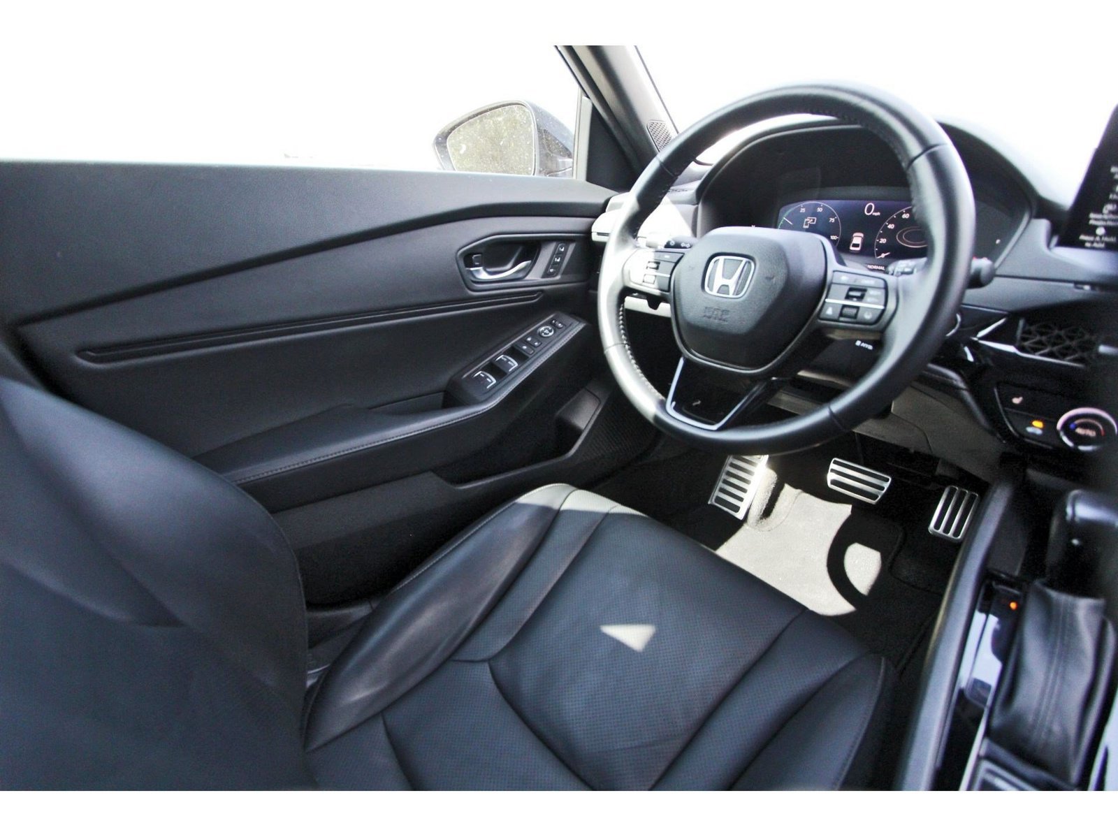 Used 2023 Honda Accord Sport image 9