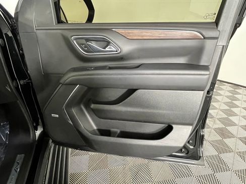 Used 2021 Chevrolet Tahoe High Country w/ Premium Package image 17