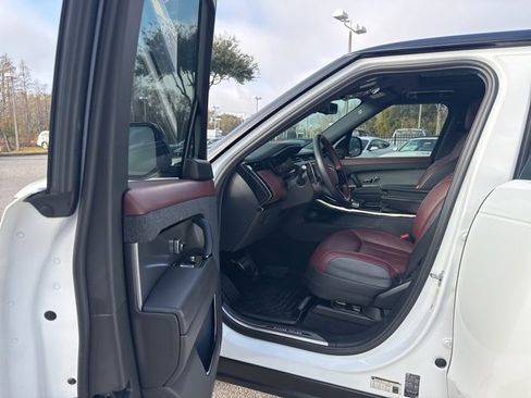 Used 2024 Land Rover Range Rover Sport Dynamic SE image 12