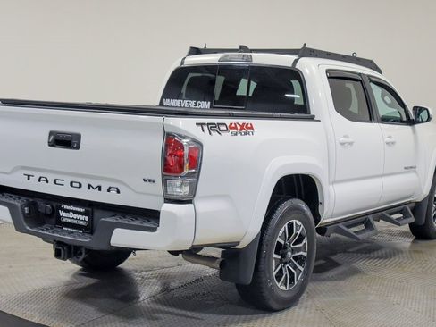 Used 2022 Toyota Tacoma TRD Sport image 11