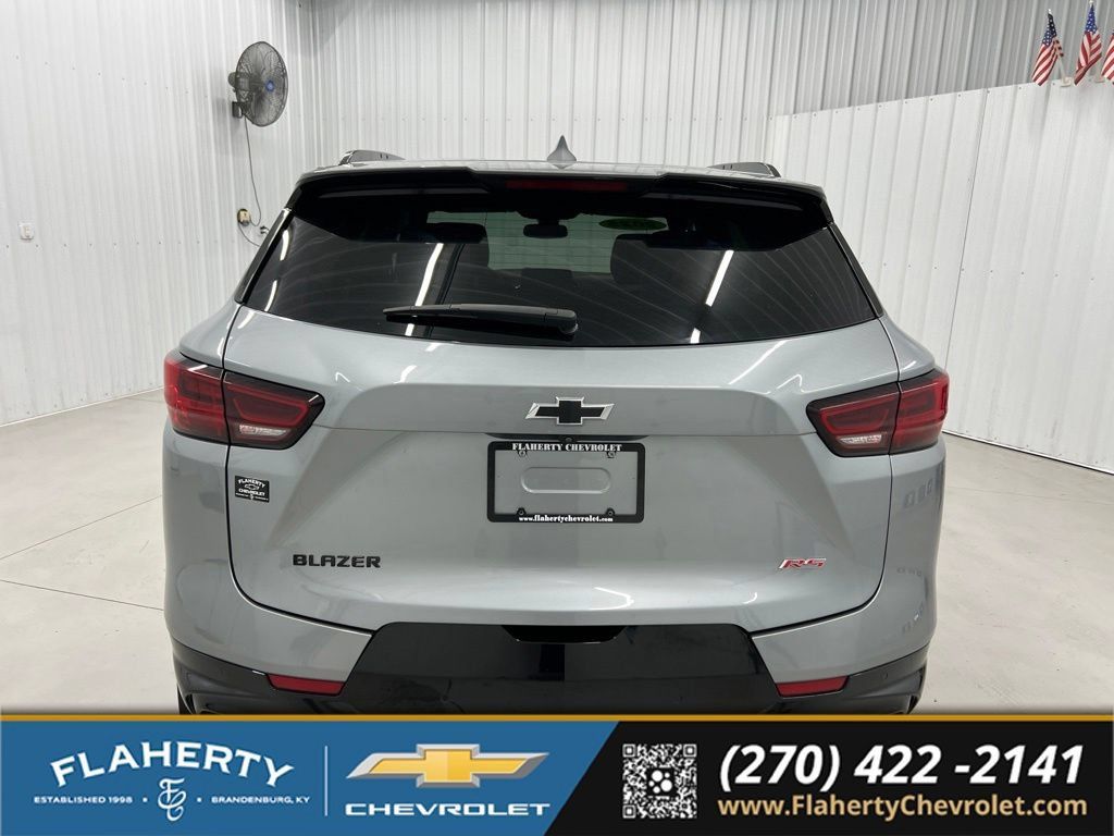 Used 2025 Chevrolet Blazer RS w/ Enhanced Convenience Package FWD image 4