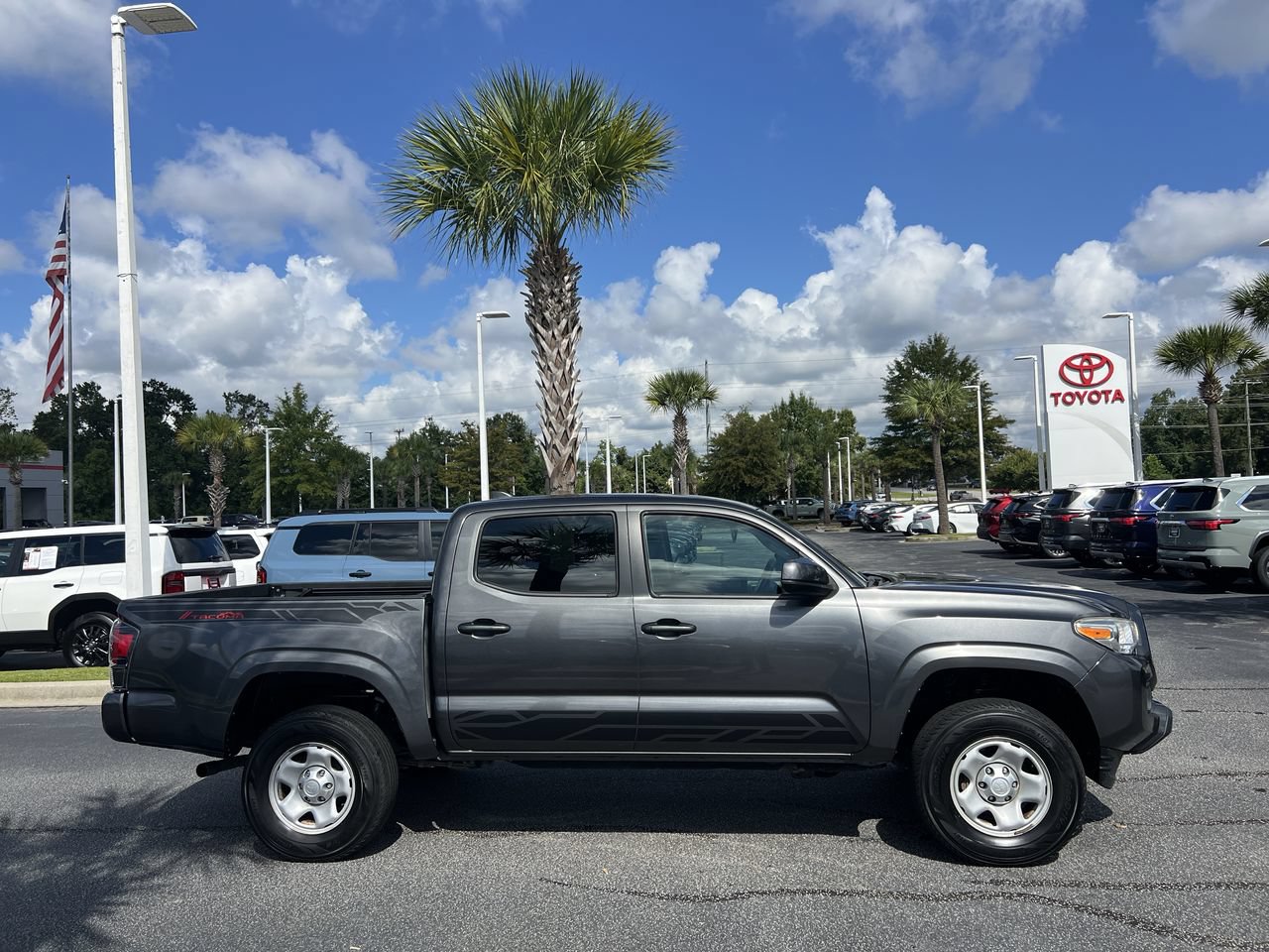 Used 2018 Toyota Tacoma SR w/ SR Convenience Package AWD/4WD image 11